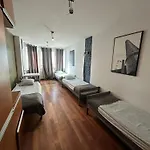 Hostel View - High Floor Βαρσοβία
